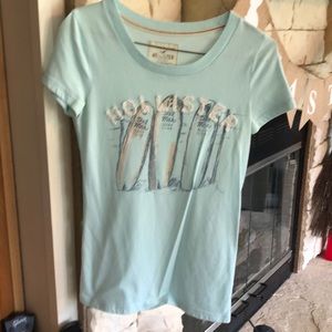 Hollister tee